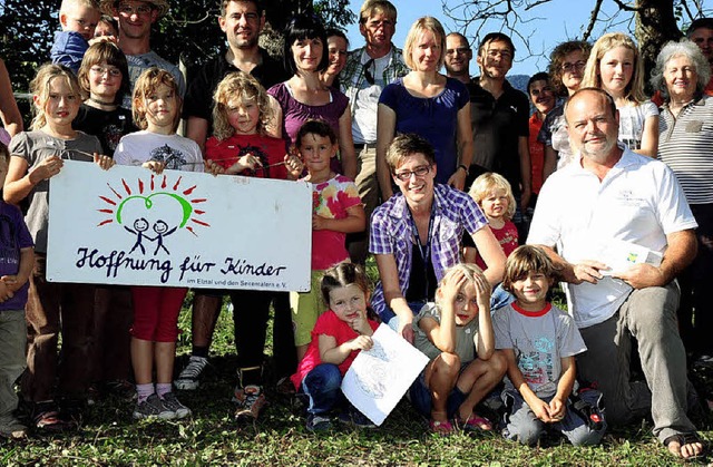 Familien genossen die Ausflge, dachte...n fr den Verein Hoffnung fr Kinder.   | Foto: Horst Dauenhauer