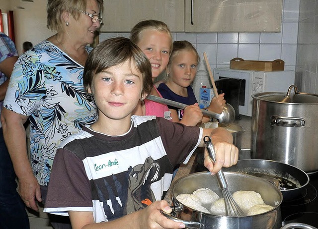 Beim Kochen mit den Landfrauen hatten ...choffingen und Gndlingen viel Freude.  | Foto: Christine Weirich