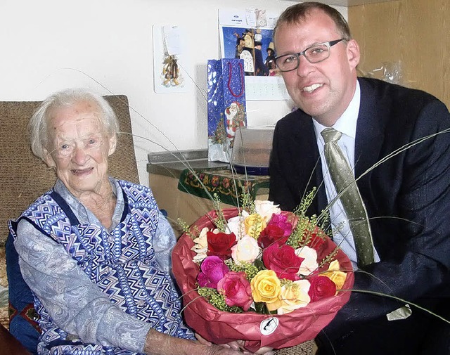 Brgermeister Harald Lotis gratuliert ...erin Emilie Ernst zum 101. Geburtstag. 