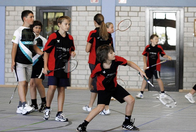 Erste Gehversuche auf den neuen Hallenboden: Der Badminton Club Seelbach.   | Foto: heidi Fssel