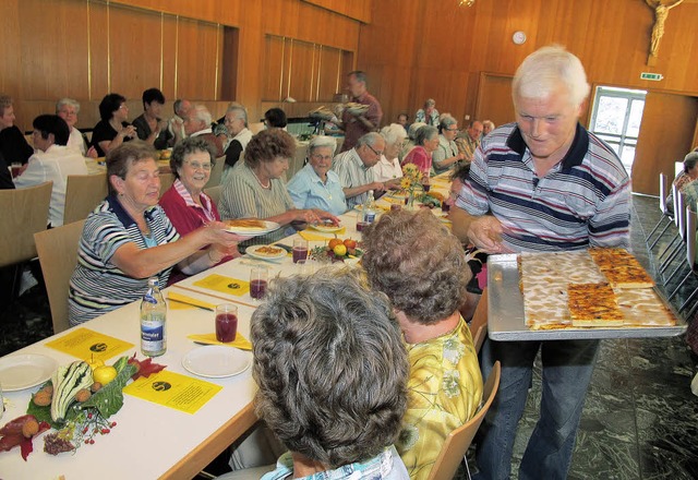 Der Zwiebelkuchen duftete durchs Georg-Schreiber-Haus.  | Foto: St. Phler