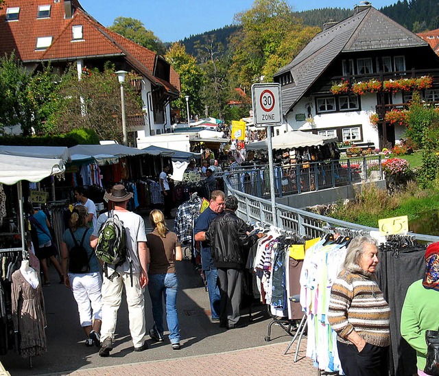 Reger Andrang herrschte beim tradition... Lenzkircher Michaelismarkt im Angel.   | Foto: Manfred-G. Haderer