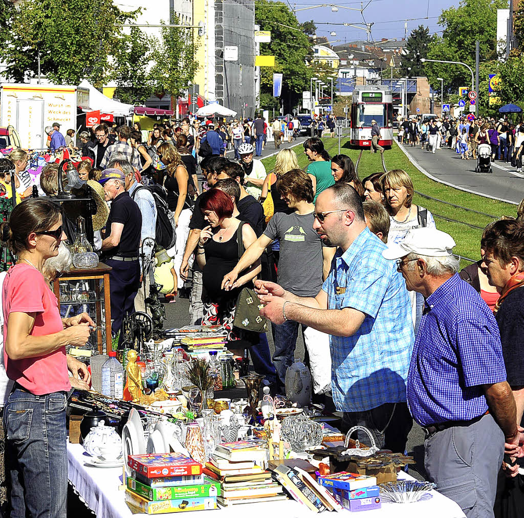 Der längste Flohmarkt Freiburg Badische Zeitung