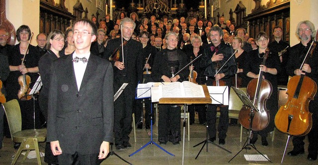 Der Kammerchor Bad Sckingen, Schler ...in Bad Sckingen Mozarts Requiem auf.   | Foto: Michael Gottstein