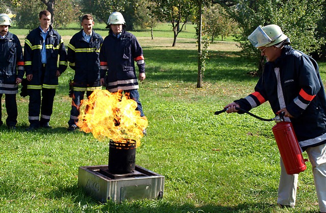 Auch Ortsvorsteher Gnter Schlecht bet...en Demonstrationen als Feuerwehrmann.   | Foto: Paul Schleer