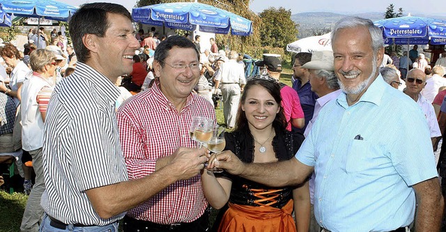 Charmante Begleiter: Weinprinzessin  E... Dixa und Ernst Schilling (von links). 