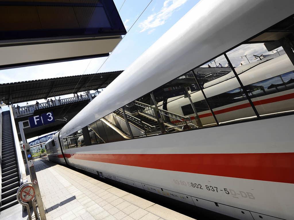 ICE rauscht an Freiburger Bahnhof vorbei Freiburg Badische Zeitung