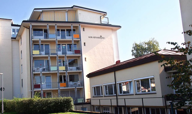 Abgerissen werden soll das Haus II sam...er Neubau fr 100 Bewohner entstehen.   | Foto: Marlies Jung-Knoblich