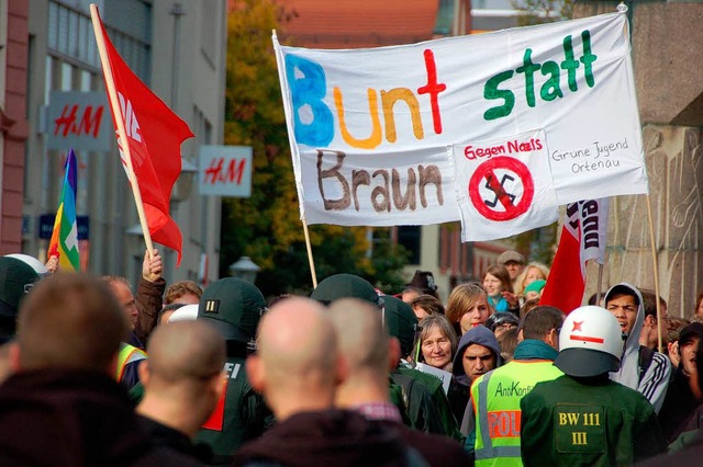Demo gegen Nazis: Rechtsextreme sind i...to heit &quot;Bunt statt braun&quot;.  | Foto: Helmut Seller