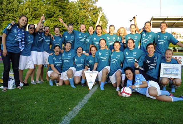In die Oberliga aufgestiegen und nun d...linger Fuballs: die Damenmannschaft.   | Foto: PRIVAT