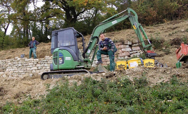 Oberhalb des Biotops an der Strae zwischen Wyhlen und Herten wird gebaut.  | Foto: Heinz Vollmar