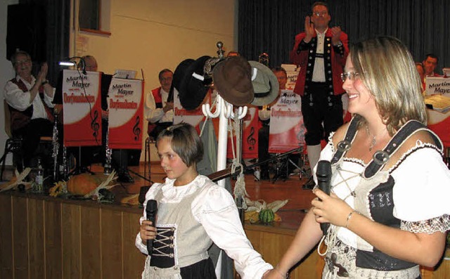 Beim Dorfmusikantenabend hatten die T...d Kerstin, auch eine Gesangspremiere.   | Foto: Dorothee Philipp