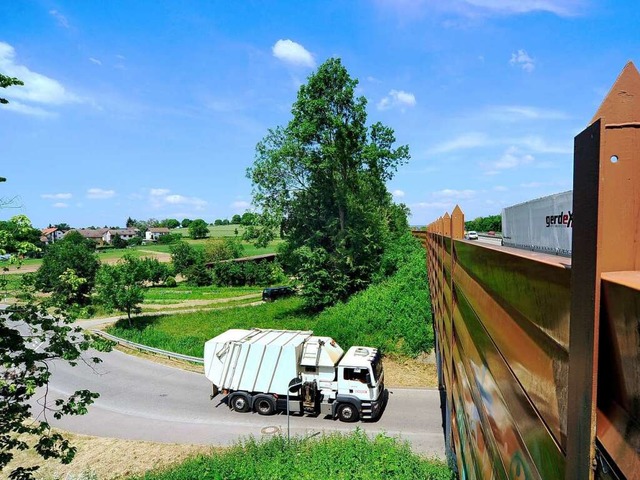 Schallschutzwand BAB 5 ber Mooswaldstrae in Freiburg-Hochdorf.  | Foto: Thomas Kunz