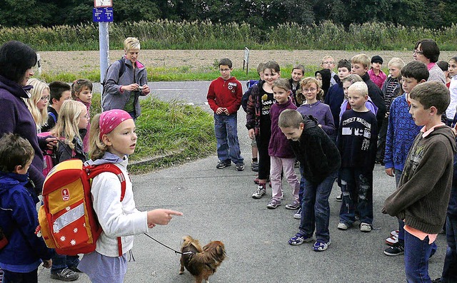 Drittklssler  aus Hugsweier zu Fu un...r-Hebel-Schule, sind es 1,7 Kilometer.  | Foto: Alfred Arbandt