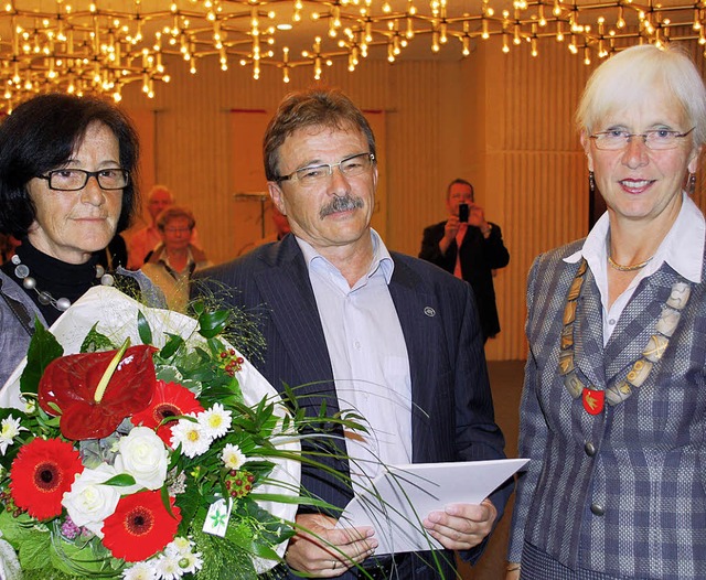 Karl-Frieder Stterlin wurde mit der L...erbrgermeisterin Gudrun Heute-Bluhm.   | Foto: Mink