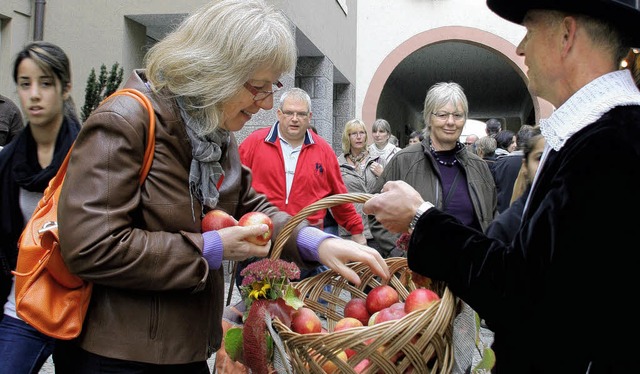 Zum Reinbeien: Herbstmesse und Apfelm...beiden Laufenburger Altstdte locken.   | Foto: Archivfoto:  Charlotte Frse