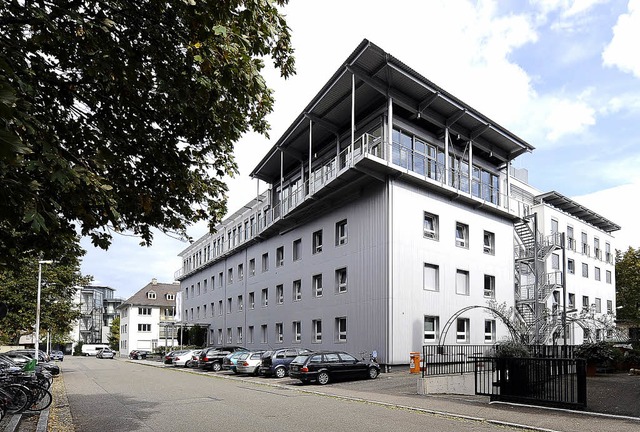 Das Fraunhofer Ernst-Mach-Institut fr...n Albert- und Eckerstrae ausbreiten.   | Foto: Ingo Schneider