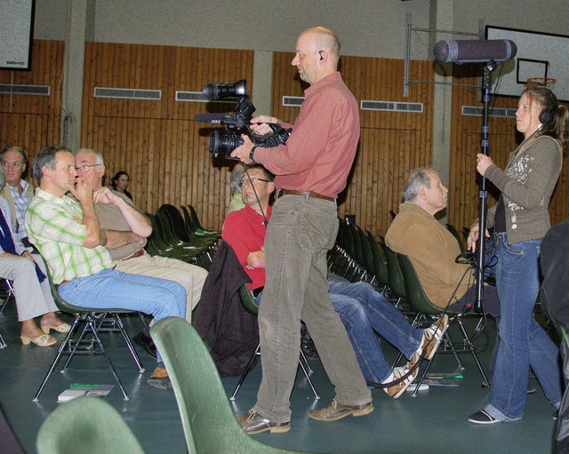 Filmer begleiteten Familie Ziereisen auch in die Brgerversammlung. 