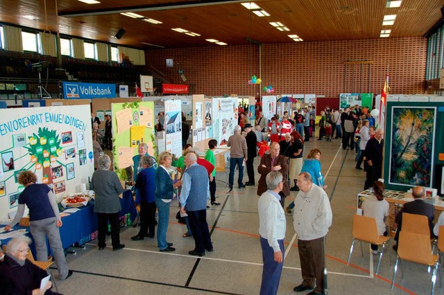 Viele Besucher kamen zum ersten Markt der Vereine in die Boehle-Halle.  | Foto: Gerhard Walser