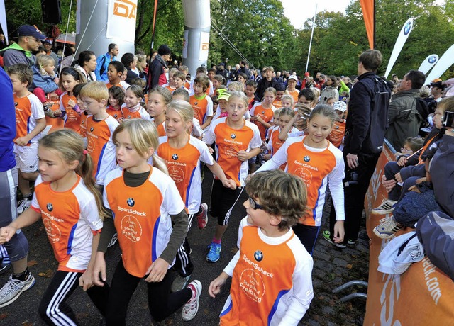 Rund 1000 Sportler nahmen am diesjhri...l &#8211; hier startet der Kinderlauf.  | Foto: rita eggstein