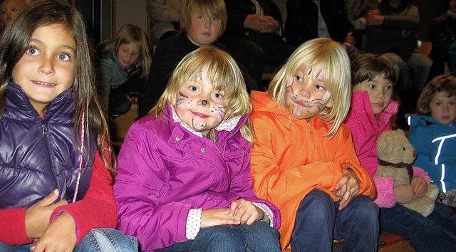 Unter den gespannten Zuhrern waren (v...icitas ( 5) Miriam (7) und Fenja (4).   | Foto: Eva Weise