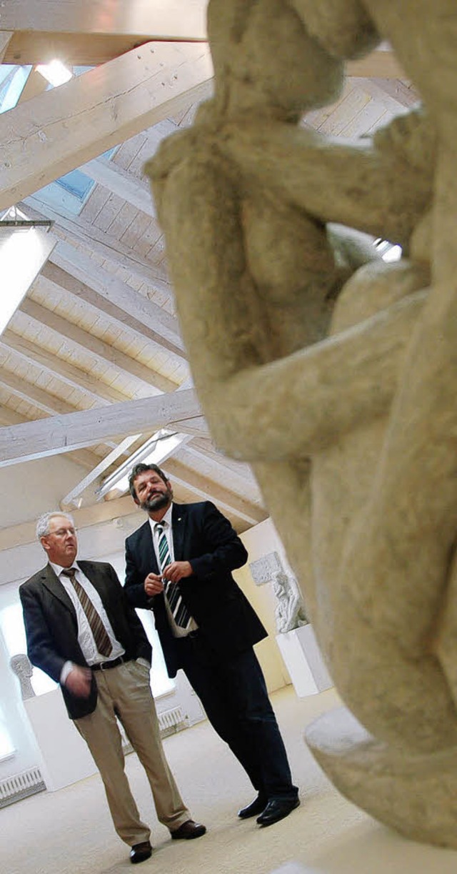 Rolf Schmidt (links) fhrte Reinhold Pix durch das Bernauer Thoma-Museum.   | Foto: Kathrin Blum