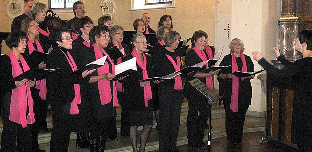 S&#8217; Chrle Rickenbach sang in der Pfarrkirche in Hnner.  | Foto: Martina Meyer