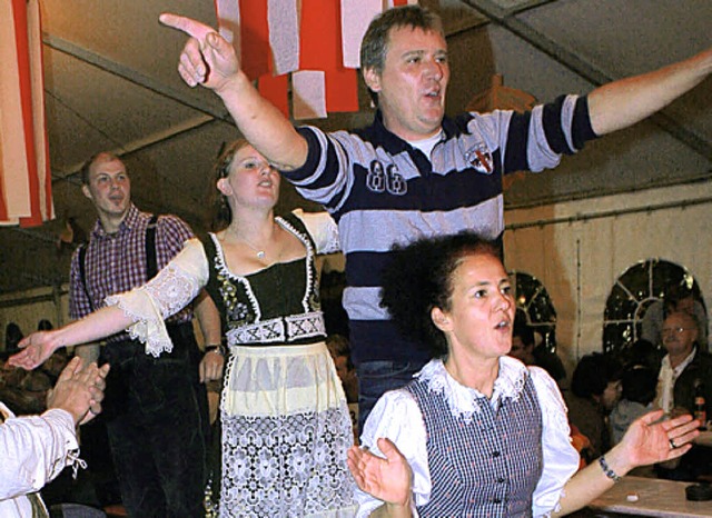 Auch in Binzen zu beobachten: Dirndl sind im Trend.   | Foto: Cremer