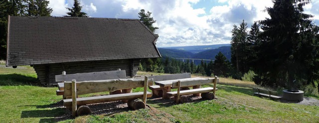 Platz mit Blick auf die Brcke 