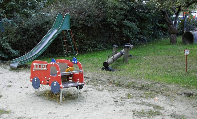 Der Spielplatz bei der Schule in Oberb...t alles andere als ein Vorzeigeobjekt.  | Foto: herbert trogus