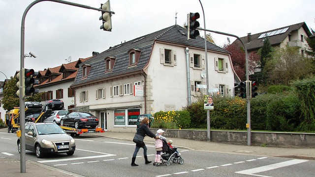 Fugnger sollen bald unter der Bundes... Ampel) muss dafr abgerissen werden.   | Foto: Axel Kremp