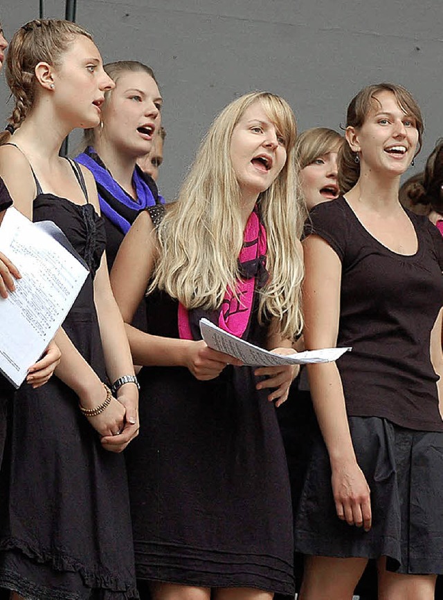 Musikalische Ausbildung wird am Scheff... Im Bild Sngerinnen des Gospelchors.   | Foto: Hildegard Siebold