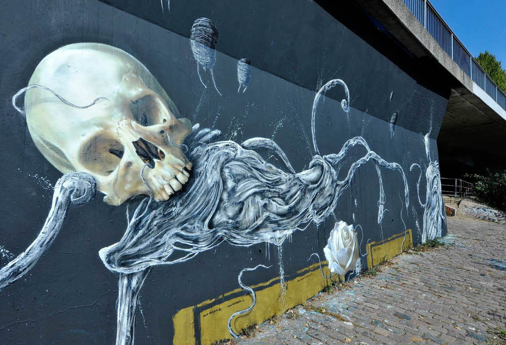 Die legale Street-Art-Galerie an der Dreisam in Freiburg. Die legale Street-Art-Galerie an der Dreisam in Freiburg.