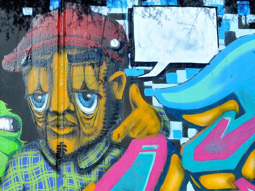Die legale Street-Art-Galerie an der Dreisam in Freiburg. Die legale Street-Art-Galerie an der Dreisam in Freiburg.
