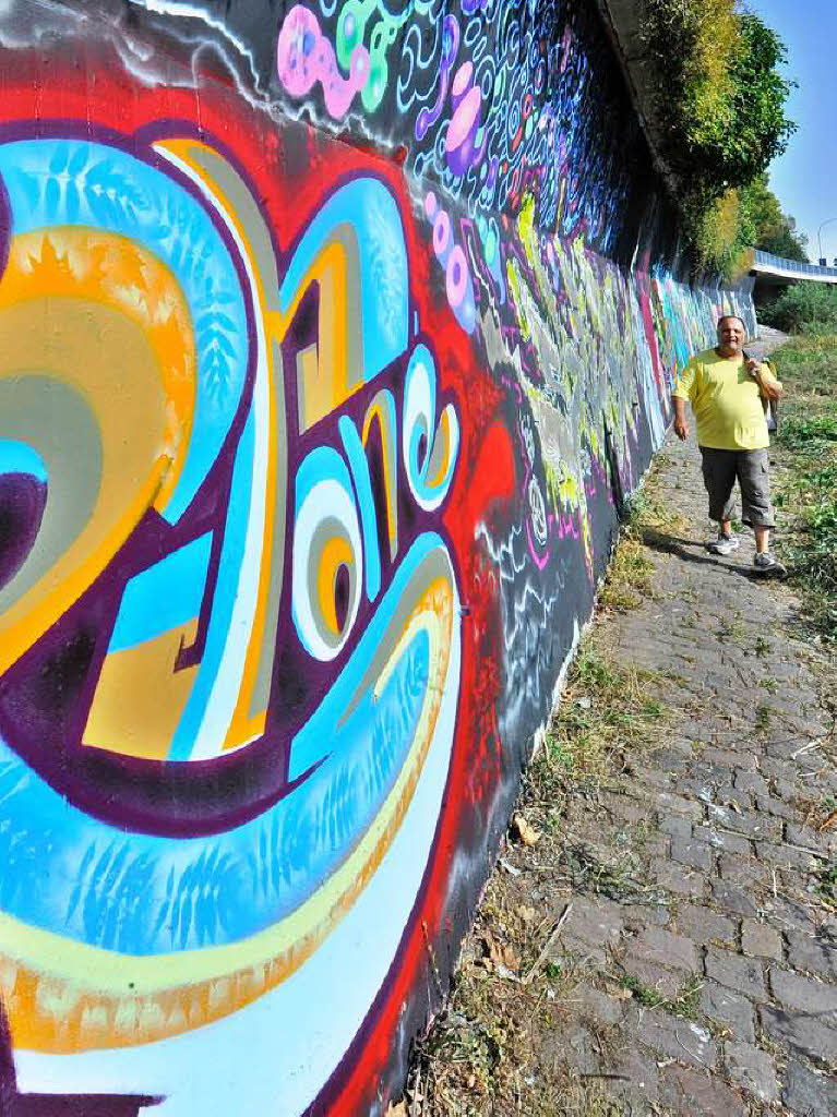 Die legale Street-Art-Galerie an der Dreisam in Freiburg. Die legale Street-Art-Galerie an der Dreisam in Freiburg.