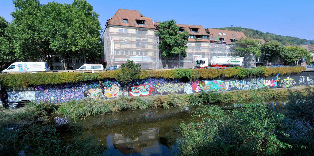 Die legale Street-Art-Galerie an der Dreisam in Freiburg. Die legale Street-Art-Galerie an der Dreisam in Freiburg.