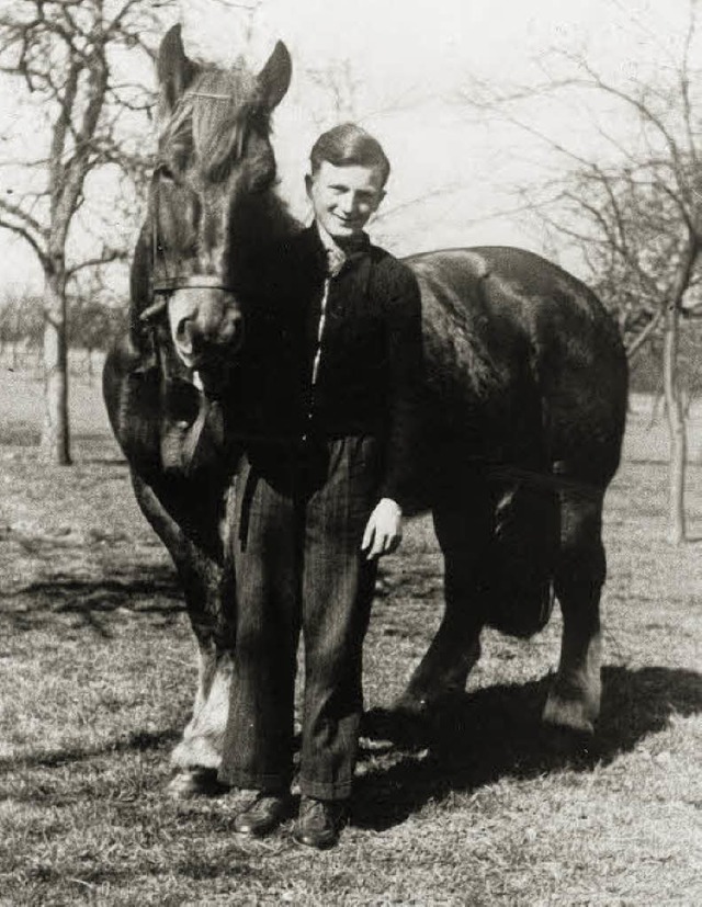 Erich Kchlin mit 18 Jahren,  damals w...noch mit Hilfe von  Pferden gepflgt.   | Foto: privat