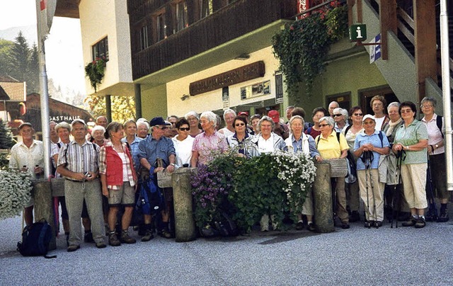 Gruppenbild vor dem Gipfelsturm: die Elztler Gruppe in Tirol.   | Foto: privat