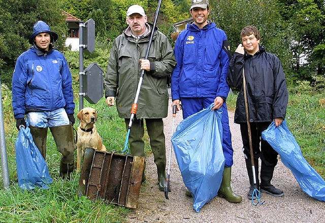 Die Zeller Fliegenfischer fischten wie...s der Gegend entlang des Wiese-Ufers.   | Foto: Privat