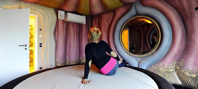 Farbenfroher Kitsch: eine der im FKK-Palast arbeitenden  Prostituierten  | Foto: ingo schneider