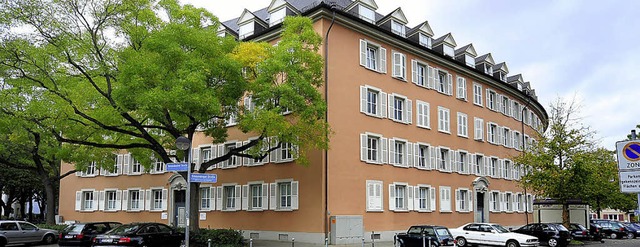 Das Grundstck dieses Gebudes am Tenn... wechseln: von der Stadt zur Stadtbau.  | Foto: Thomas Kunz