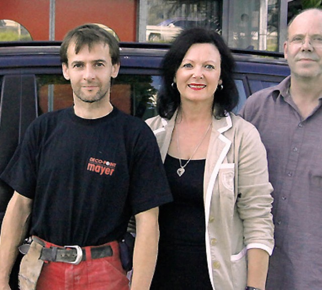 Jubilar Roland Schultis, Gerlinde und Meinrad Mayer vom Deko-Point Mayer.  | Foto: roland gutjahr