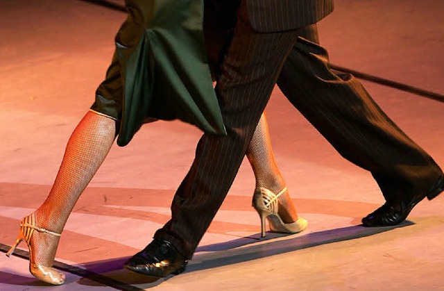 Ausgiebig das Tanzbein schwingen &#821...lassica Ball im Bad Krozinger Kurhaus.  | Foto: DAPD