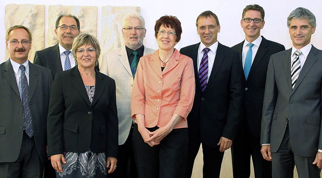 40 Jahre bei der Sparkasse: Karl Hilde...tsvorsitzende Andreas Alt (von links)   | Foto: zvg