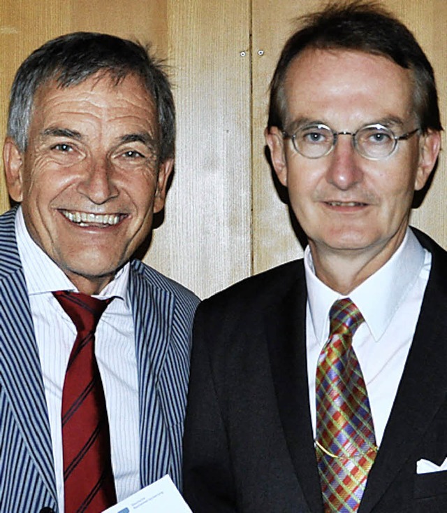 DRV-Vorsitzender Hubert Seiter (l.) un...ozingens Brgermeister Ekkehart Meroth  | Foto: R. Ruther