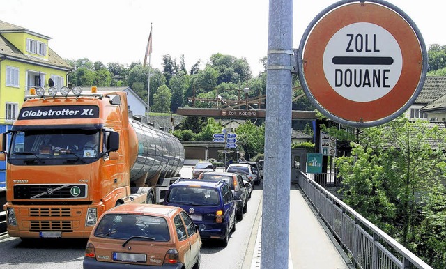 Die Rheinbrcke Waldshut-Koblenz ist ... ein neuer bergang Abhilfe schaffen.   | Foto: Gerard