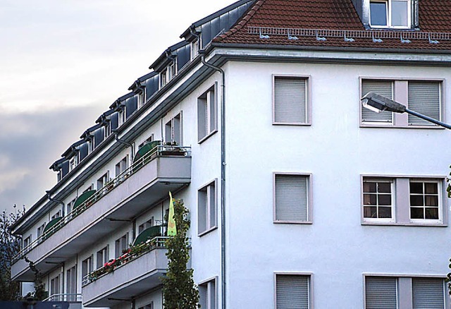 Die renovierten Wohnungen in der Hinde...tsatz der Kommunalen Arbeitsfrderung.  | Foto: Gerturde Siefke