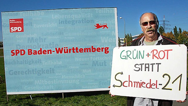 Einsamer Protest Klaus Bhringer aus W...laus Schmiedel seine Meinung zu zeigen  | Foto: Ralf Burgmaier