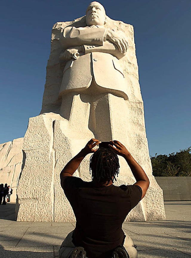 Halb herausgetreten, halb  gefangen: Leis Martin Luther King   | Foto: afp