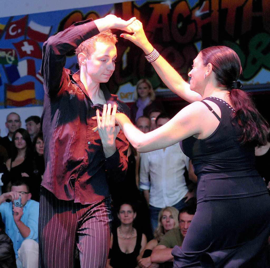 Die Salsa-Paare in Aktion Die Salsa-Paare in Aktion